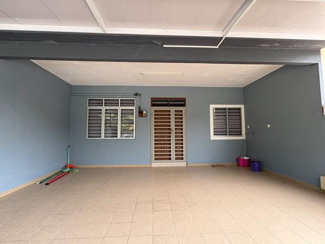 Pekan Nanas Taman Kiara Single Storey Terrace partial furnished
