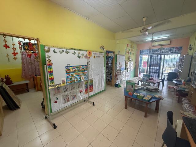 Pekan nanas Jalan utama single storey coner lot for sale