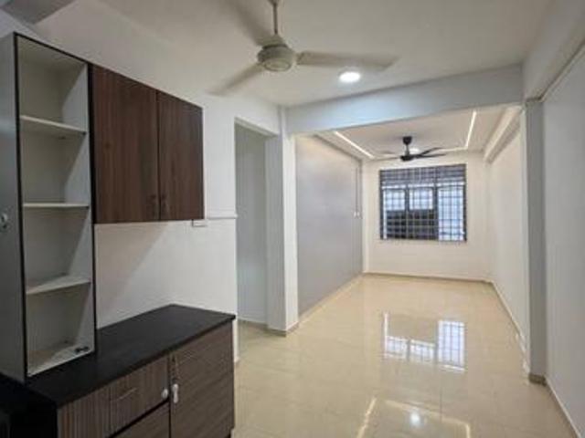 Pekan NanasTaman Seri DamansaraFlat Kos RendahRenovatedCorner Unit