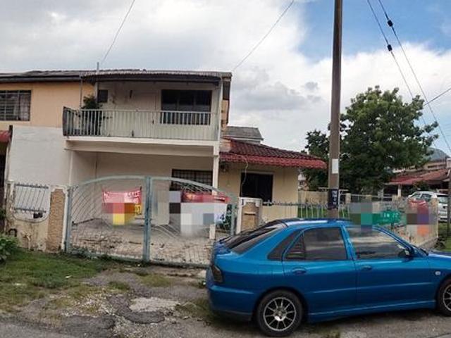 Pekan Razaki House for sale