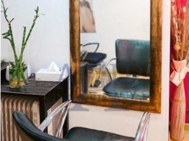 PELUQUERÍA EN FUNCIONAMIENTO | ALQUILER 459€/MES | LISTA PARA TRABAJAR | LA