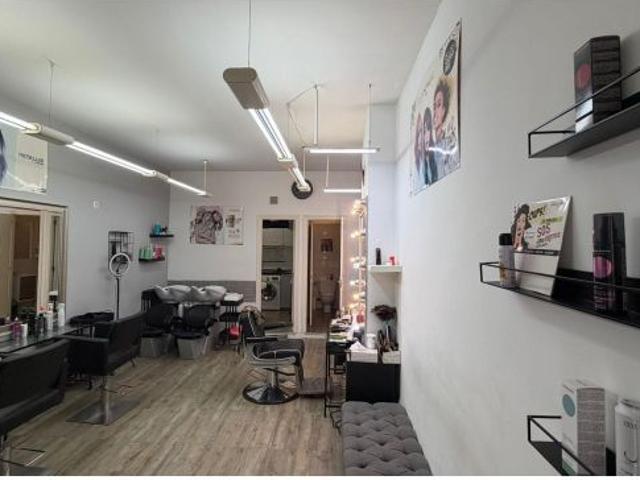 ✂️? Peluquería + estética en funcionamiento – equipada y lista desde el día 1