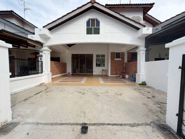 Pelangi Indah Jalan Ayu 15 Storey Terrace House