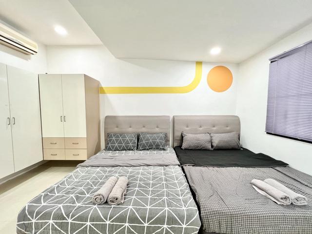 Pelangi Landed House 4 Bedrooms 3 Bathrooms Large Car Pouch