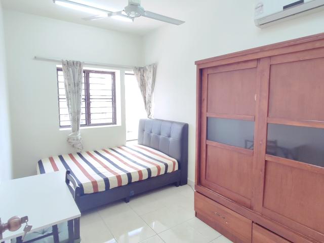 Pelangi Utama Condominium female middle room