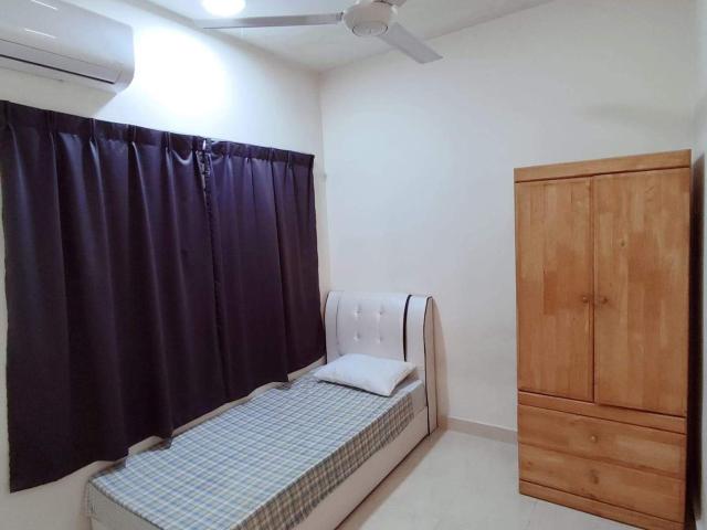 Pelangi utama small room for rent at Pelangi Utama