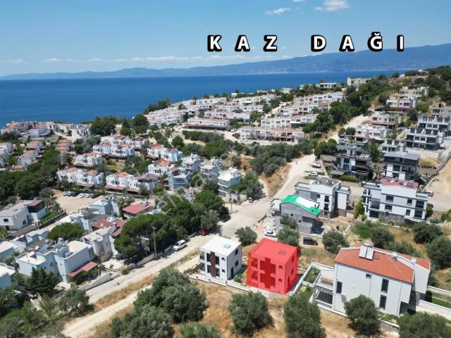 Pelitköy İçmeler'de Denize Yürüme Mesafesinde Sıfır 4+1 Villa