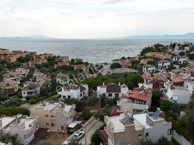 Pelitköy İçmeler'de Denize 120 Metre Bahçeli Villa