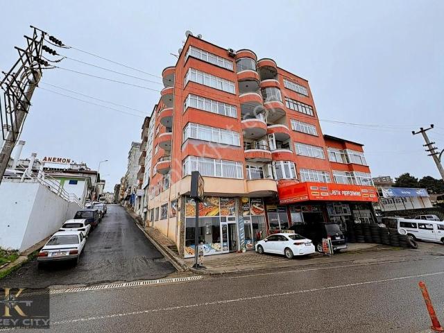 Pelitlide Havaalanının Karşısında Manzaralı Anayola Cephe 4+1