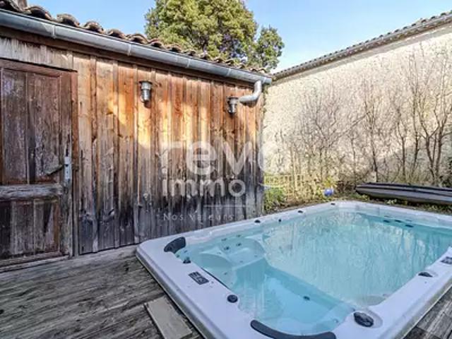 Pellegrue 33790 Achat / Vente maison 9 pièces t9 au dernier étage piscine
