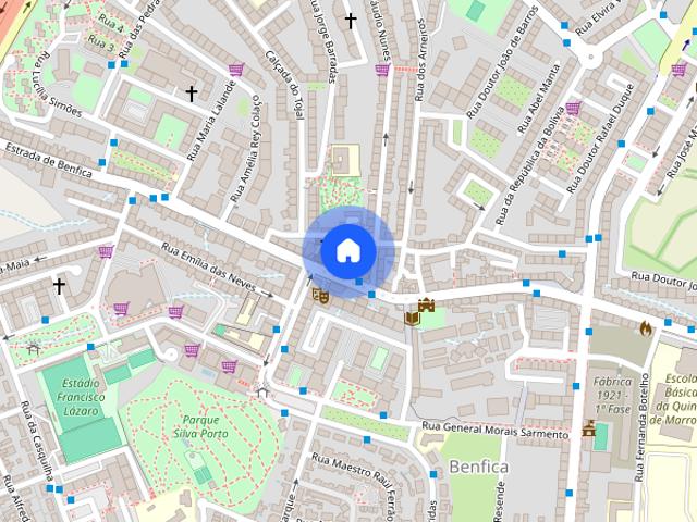 Pequena mas confortavel casa no largo da Igreja em Benfica