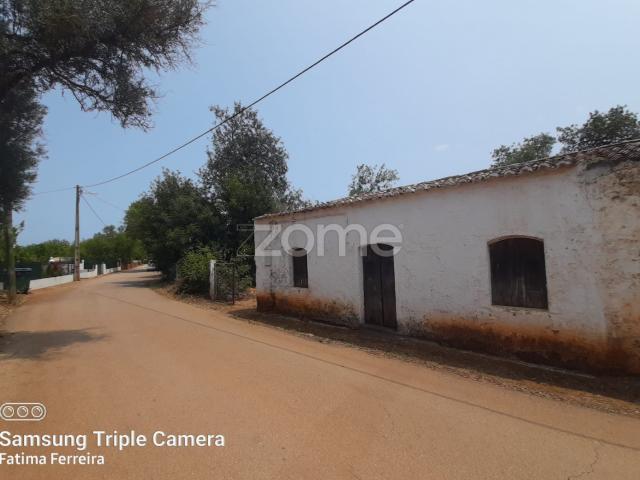 Pequena propriedade com 1 hectare de terra | Paderne Algarve