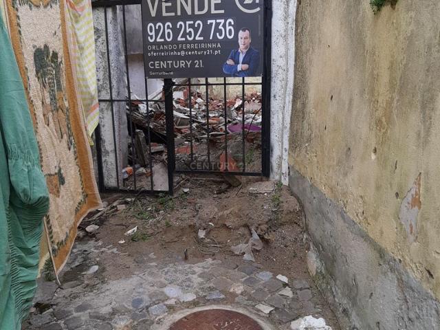 Pequeno terreno em Vila Franca para construo