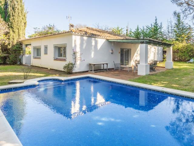 Pequeña villa a 300m2 de una de las mejores playas de Marbel. 149m² Marbella
