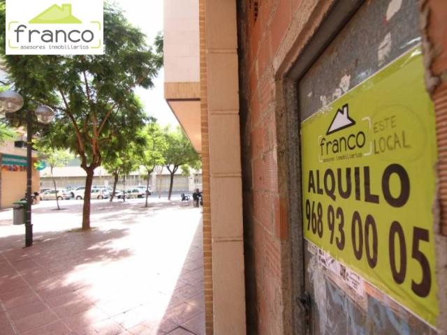 Pequeño Local en zona de mucho Paso