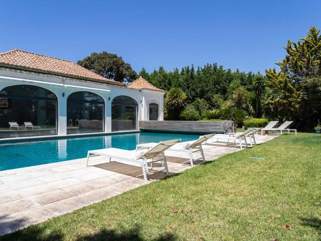 Cascais / Estoril – Propriedade Particular Excepcional com Jardins Mediterrâneos, Piscina e Arquitetura Contemporânea, Cascais