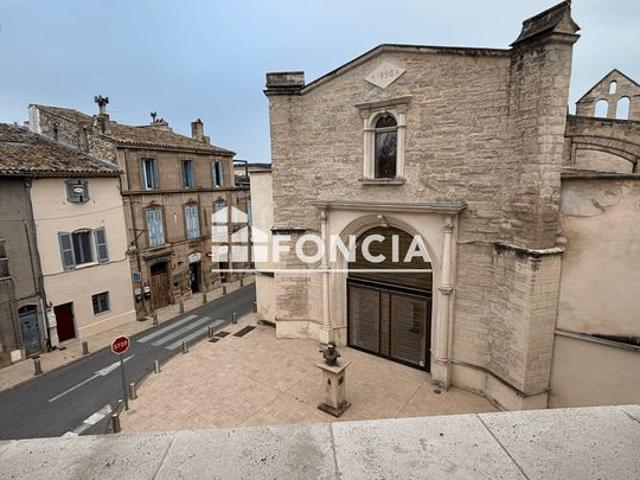 Pertuis centre, idealement situé, un appartement 2 pièces de 41m2 au deuxième et dernier étage
