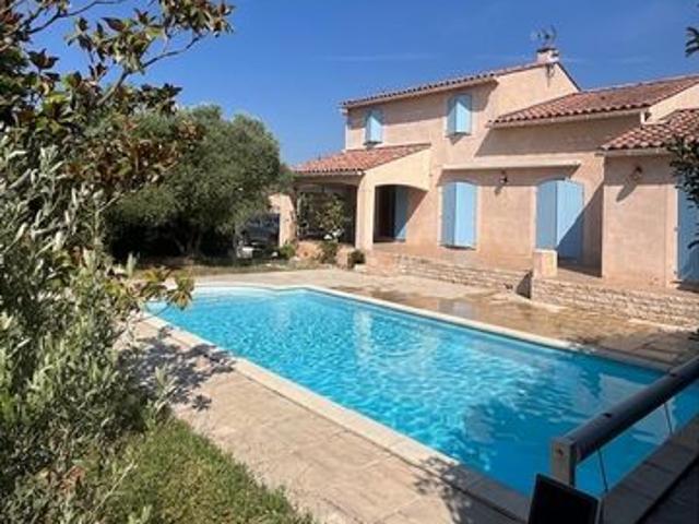 Pertuis: villa T6 de 166m² au calme avec piscine