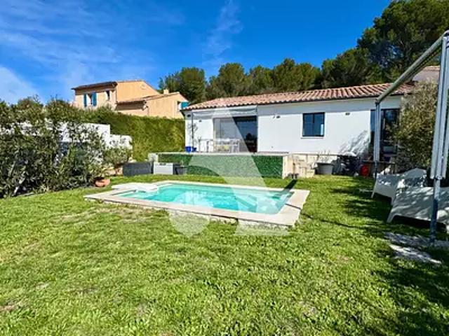 Pertuis 84120 Achat / Vente maison 4 pièces t4 au dernier étage piscine