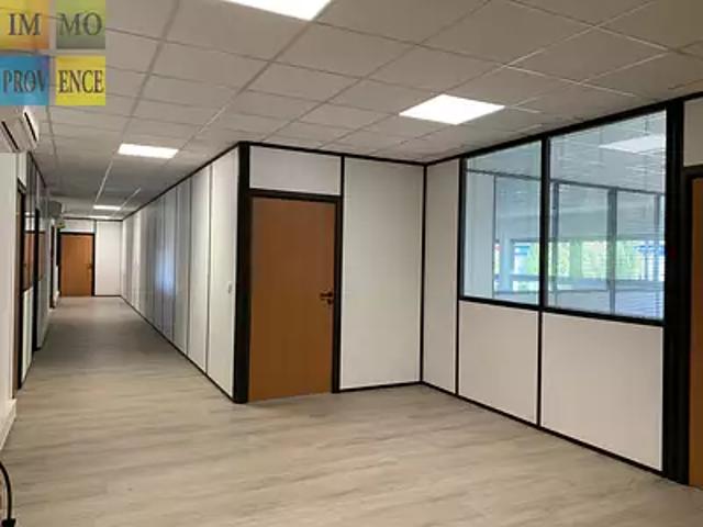 Pertuis 84120 Location divers parking