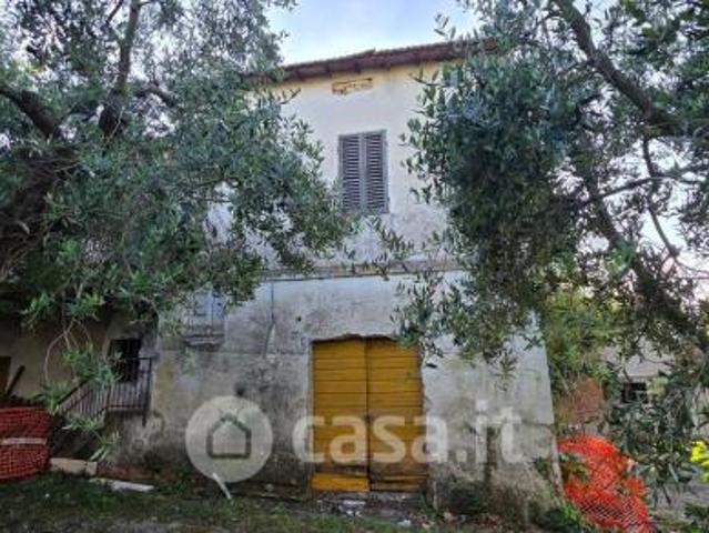 Perugia vendesi casa indipendente 8 vani 200 Mq