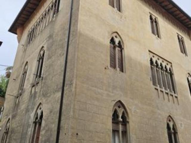 Perugia vendesi villa 20 vani 450 Mq
