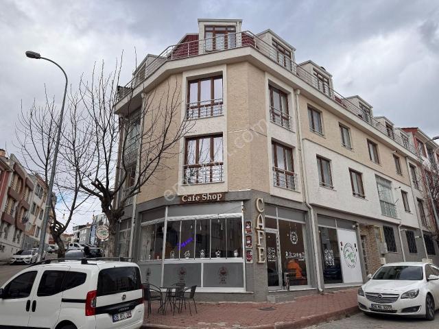 Pera'dan Büyükdere Mh Kaplanlı Cdsi Yaknı Satılık 2+1 Köşe Daire