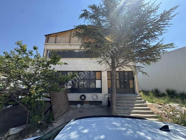 Pera'dan Baksan Sanayi Sitesi Girişinde 3 Katlı 435 M2 İş Yeri