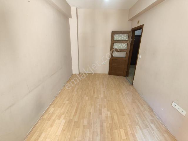 Pera'dan Yenibağlar Karargah Sk. Geniş Ferah Kiralık 1+1 Daire