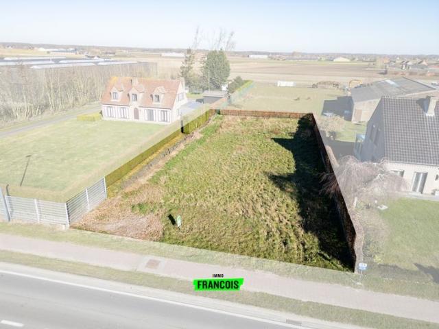 Perceel bouwgrond van 973 m² voor een vrijstaande woning na…