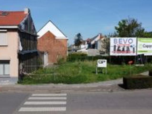Perceel bouwgrond van ca. 227m² in het centrum van Schoten