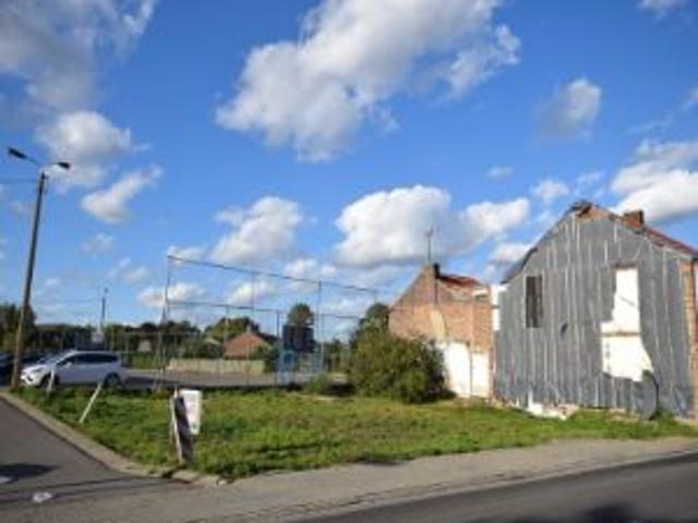 Perceel bouwgrond in woongebied