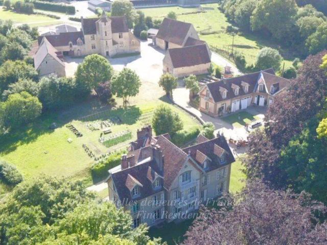 Perche hameau de caractère, ses deux manoirs et dépendance. 1200m² Nogent le Rotrou