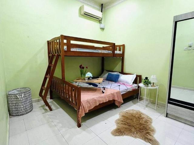 Perempuan. Bilik sewa taman rasah jaya, uitm seremban 3, htj