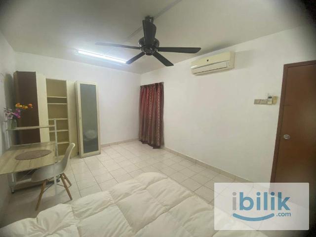 Perfect Male Big Middle Room Walk to MRT Surian/IOI Mall Damansara Weekly CleaningFree Wifi Optional Parking
