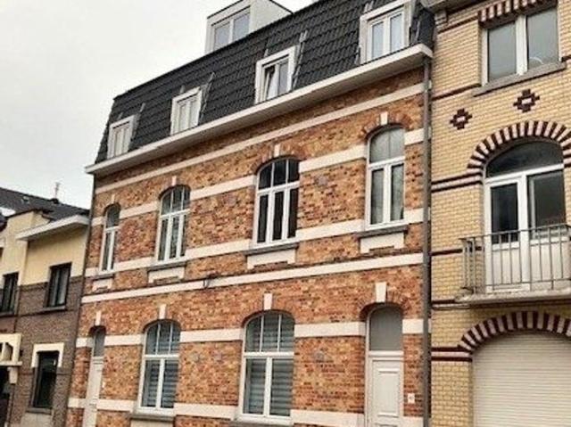Perfect onderhouden duplex appartement 2de verdiep, op enkel