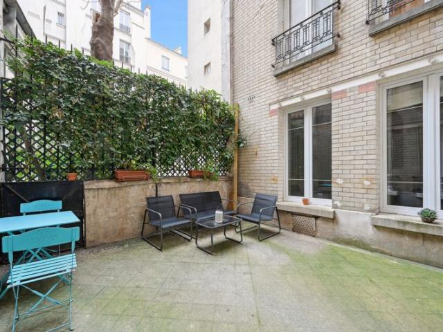 Perfect Elegant Ground Floor Apartment on Rue Général Négrier – Paris 7th Arrondissementt loft with nice city view