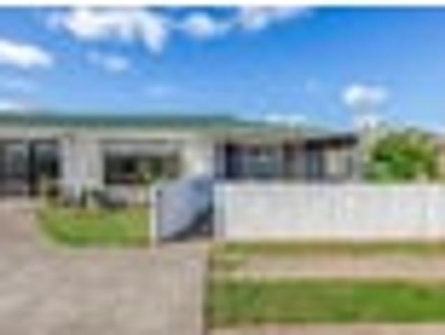 Perfect Family Home: Huge Yard & 3+ Car Parking