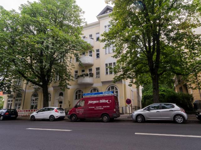 Perfect, fantastic newly renovated apartment conveniently located, Berlin, Berlin Amsterdam Apartments for Rent