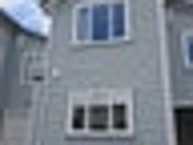 PERFECT FIRST HOME FREEHOLD, MODERN & READY!