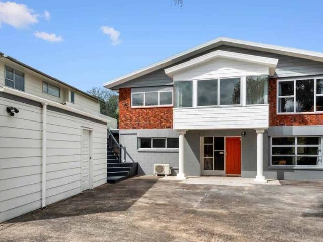 Perfect for the whole family 6 bedroom property!