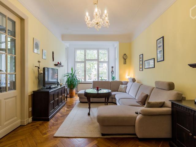 Perfect for families! Large old building apartment in Berlin Steglitz
