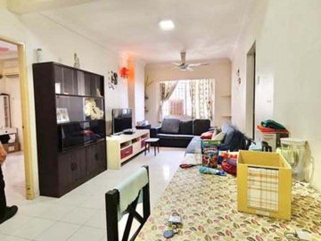 Perfect for first home buyer CORNER Sri Impian Apartment Farlim 700sf