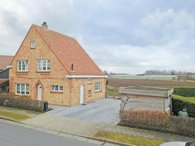 Perfect gerenoveerde woning met ruime zonnige tuin te Vel.