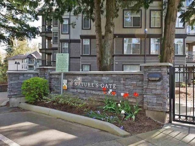 Perfect Location, Large 2 Bedroom / 2 Bathroom with Extra Large Den Condo