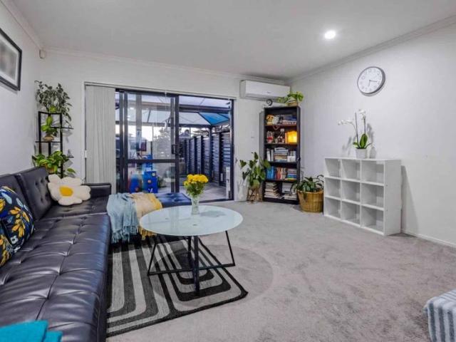 Perfect Location, Spacious Living & Low Mainte.