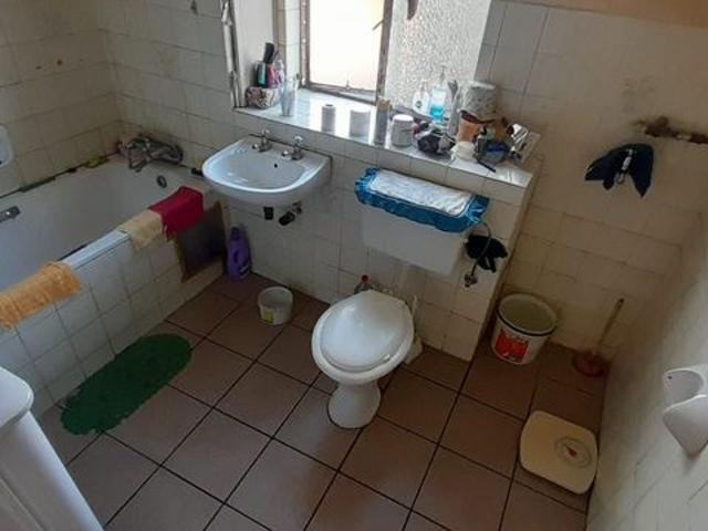 Perfect location 2 bedroom flat in north gardens for sale pretoria north