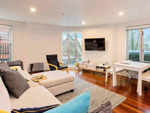 PERFECT POSITION IN PONSONBY