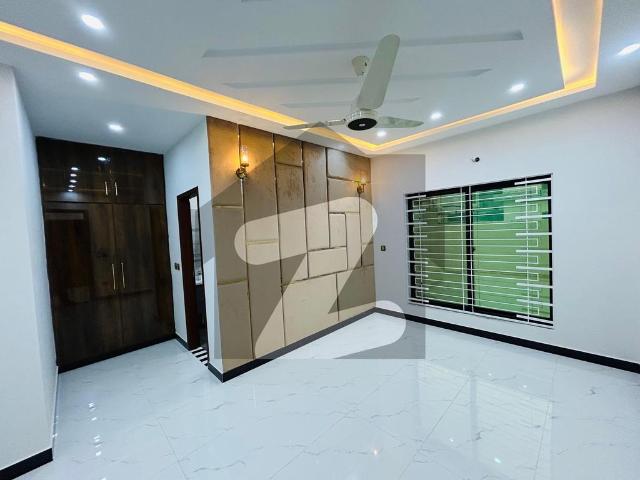 Perfect Prime Location 10 Marla House In Central Park Block A For sale Central Park Block A