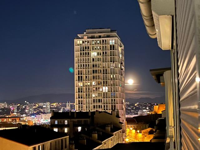 Perfect suite in popular area, Marseille